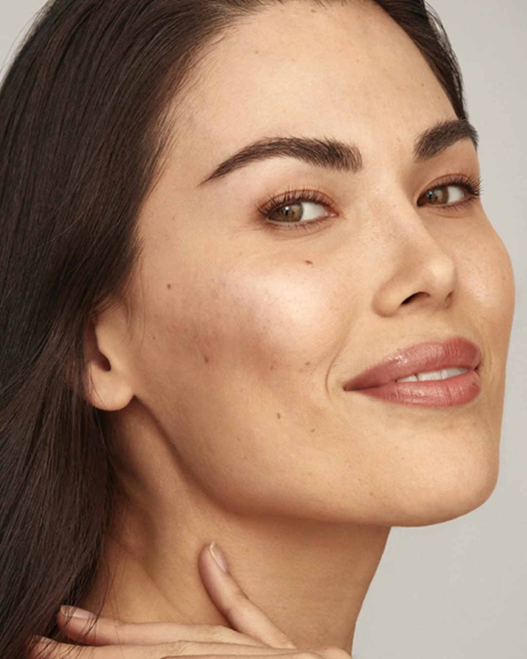 Picture of a client who has had skinvive injected for a more hydrated and glossy complexion